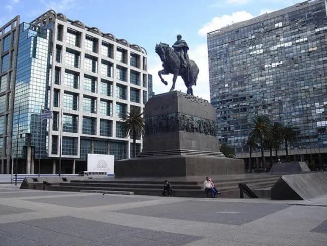 Mausoleo General Artigas