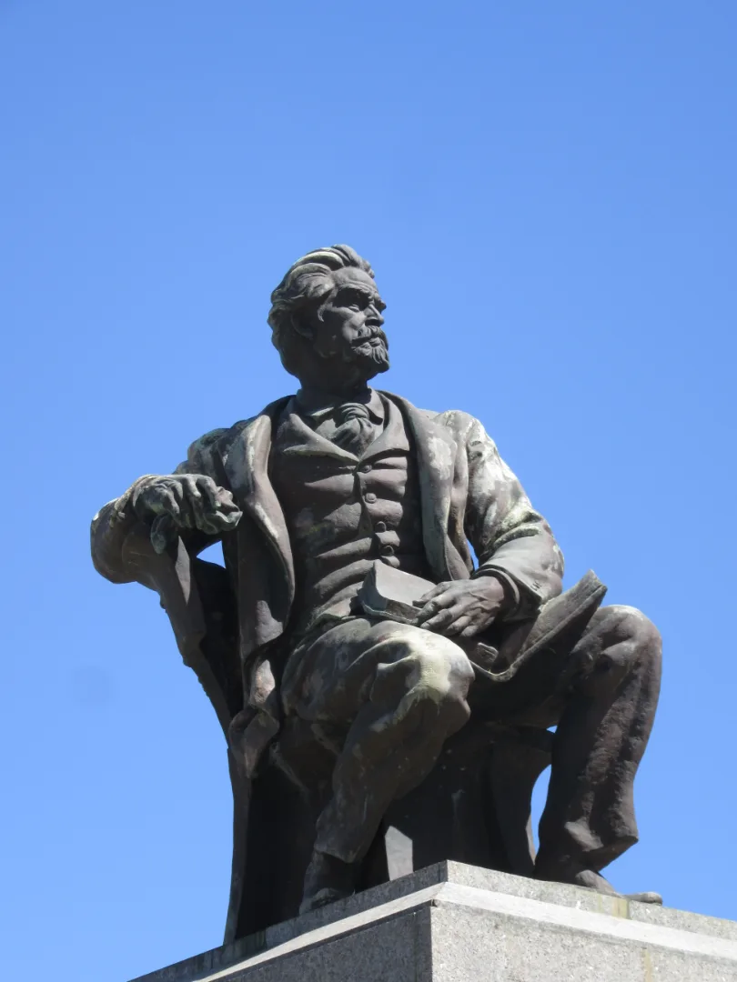 Monumento a Juan Zorrilla De San Martín